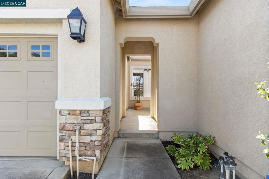 Photo of 516 Livingston Ct, Discovery Bay, CA 94505 (MLS # 41126436)