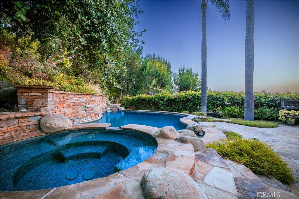582 N Alta Vista Avenue