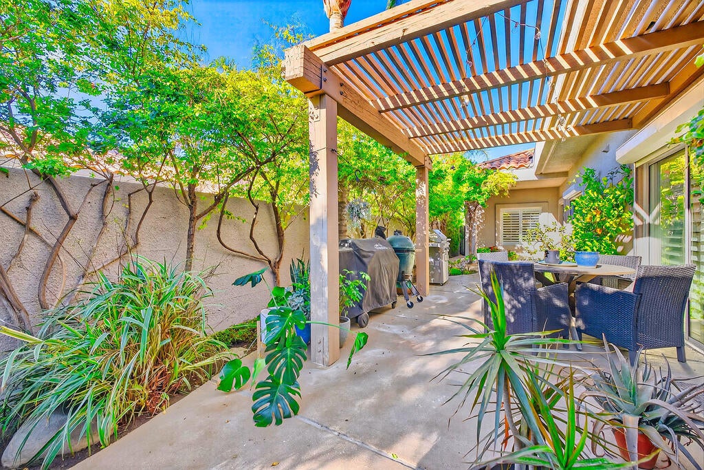 10 Colonial Drive