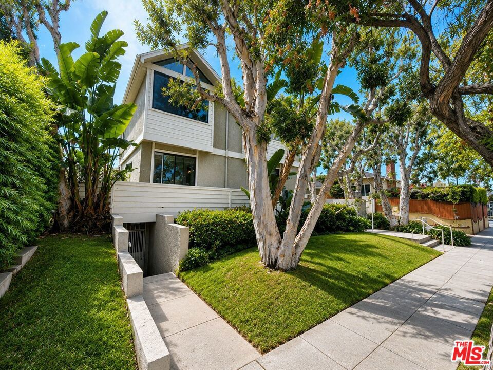 1754 11th Street 101, Santa Monica CA 90404