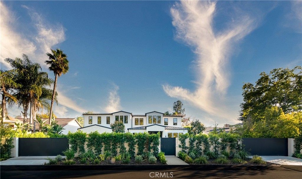 Photo of 23416 Califa Street, Woodland Hills, CA 91367 (MLS # SR25241704)