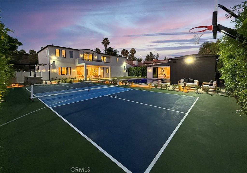 Photo of 23416 Califa Street, Woodland Hills, CA 91367 (MLS # SR25241704)