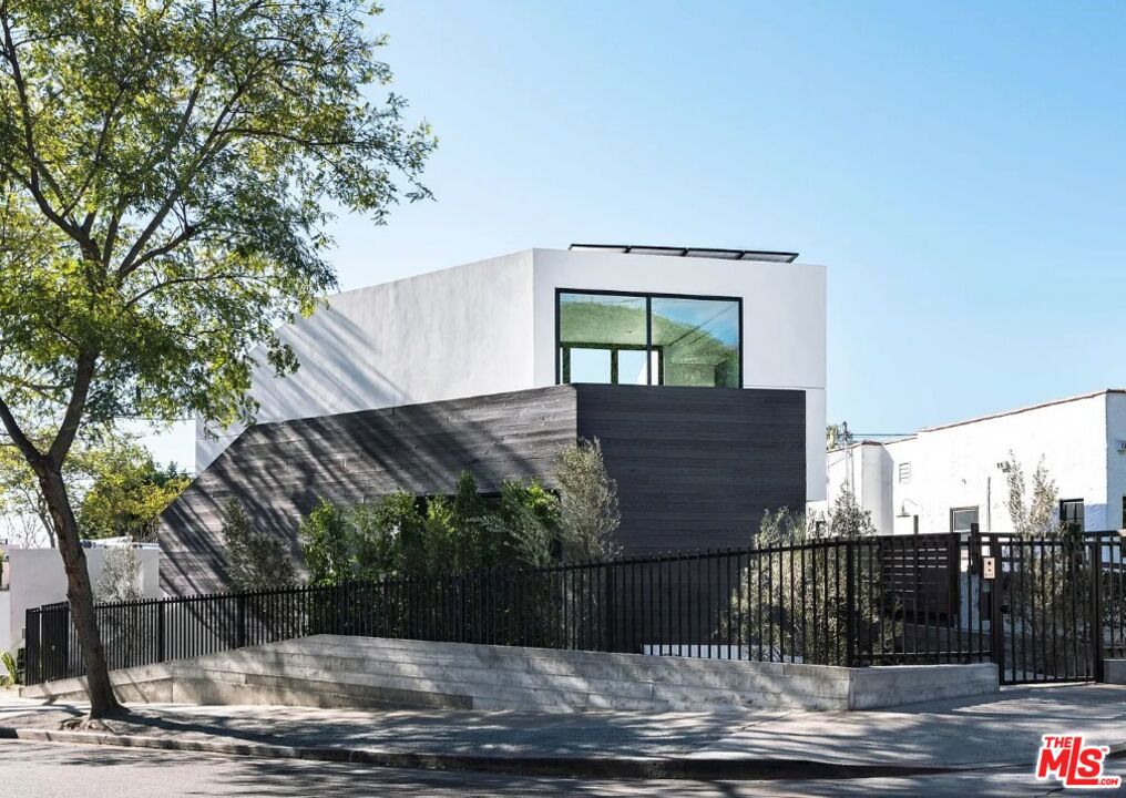 Properties 1 857 Hilldale Avenue