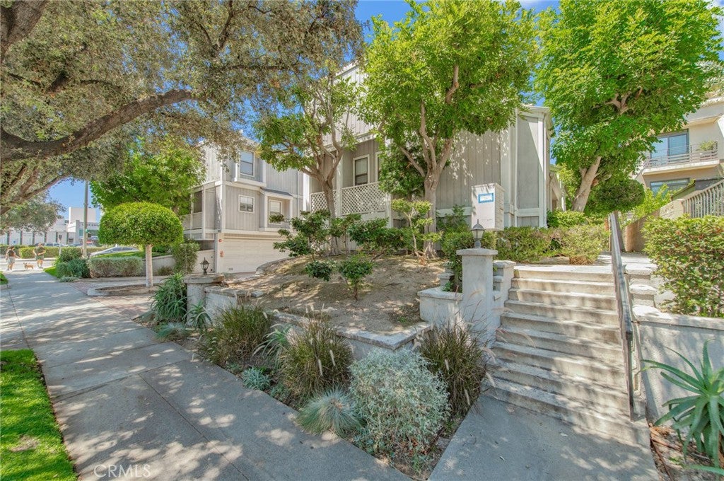 965 E Del Mar Boulevard