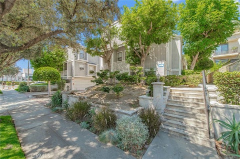 Photo of 965 E Del Mar Boulevard #4, Pasadena, CA 91106 (MLS # CV26182335)