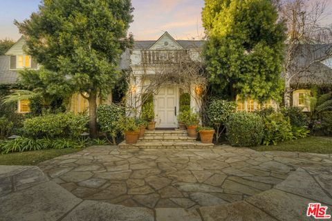 Photo of 821 N Whittier Drive, Beverly Hills, CA 90210 (MLS # 25613029) Photo of 821 N Whittier Drive, Beverly Hills, CA 90210 (MLS # 25613029)