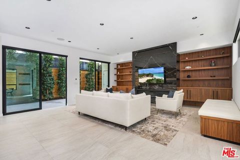 Photo of 212 Bay Street #102, Santa Monica, CA 90405 (MLS # 26649673)