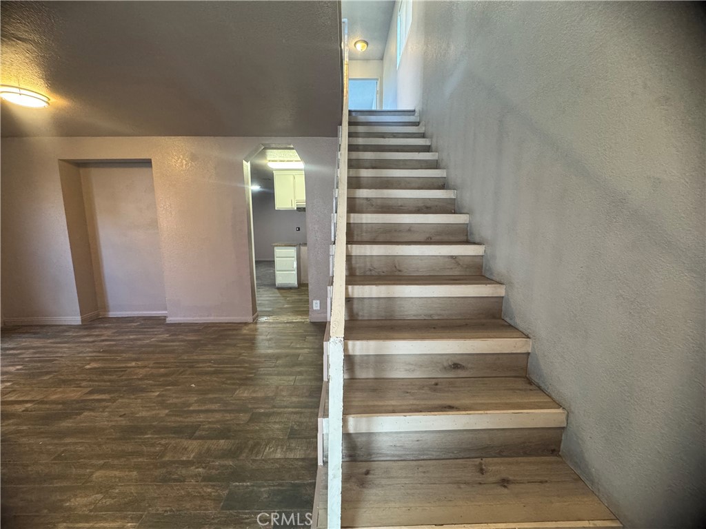 2200 E 105th