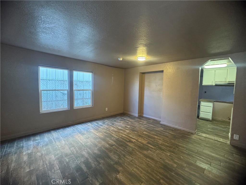 2200 E 105th