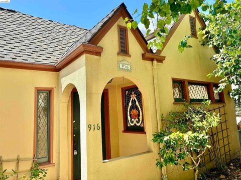 Photo of 916 Cragmont Ave AVE, Berkeley, CA 94708 (MLS # 41141698)