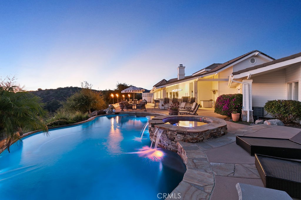 40075 Avenida La Cresta