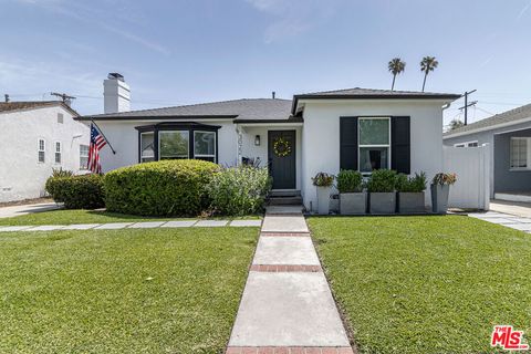Photo of 3022 S Beverly Drive, Los Angeles, CA 90034 (MLS # 26756367)