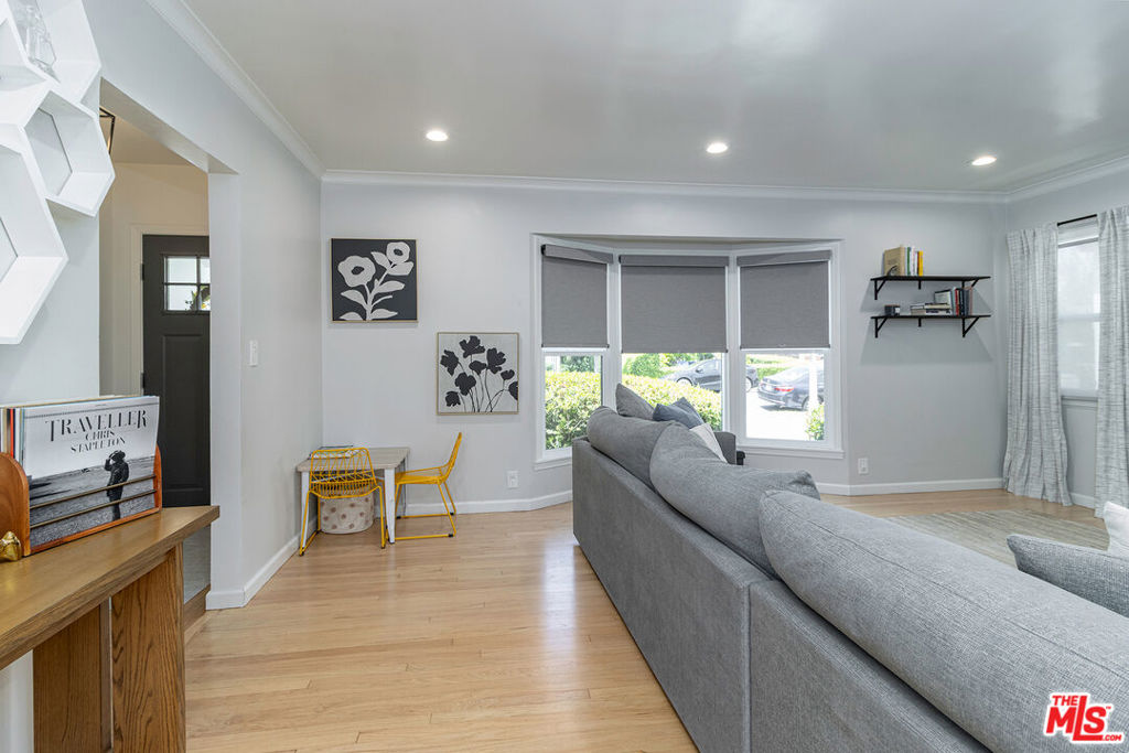 3022 S Beverly Drive