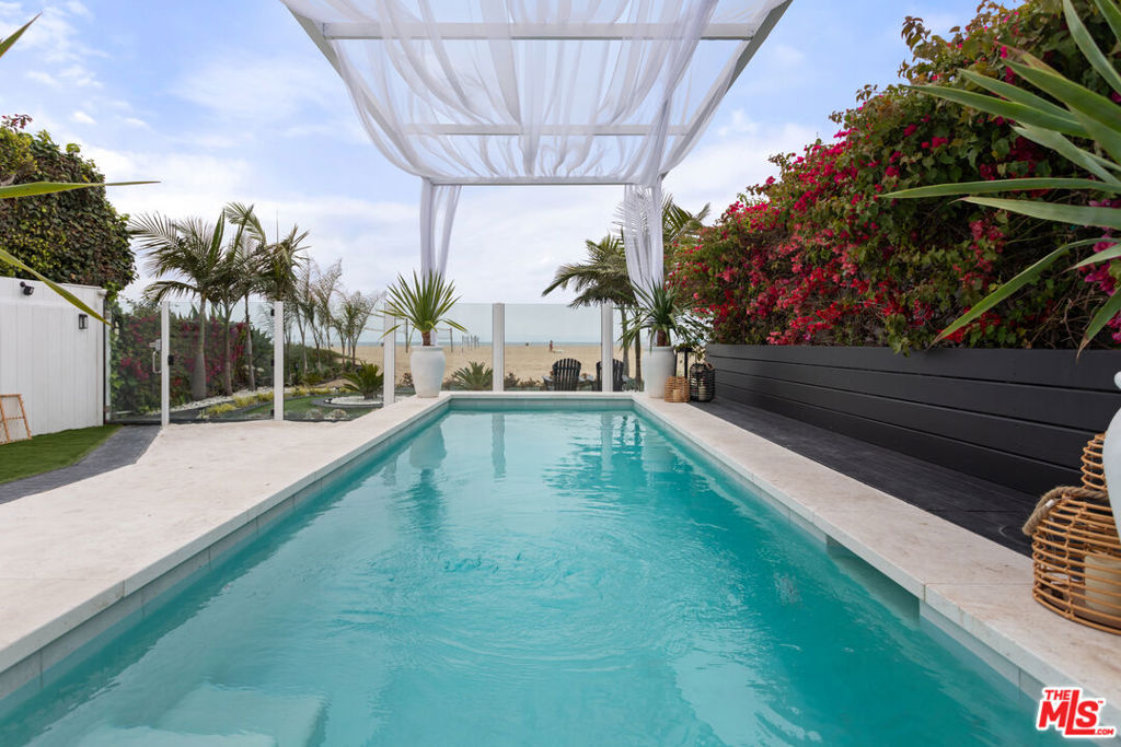 653 Palisades Beach Road