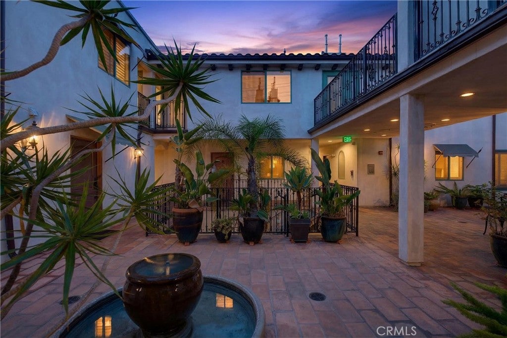 4301 Los Feliz 12