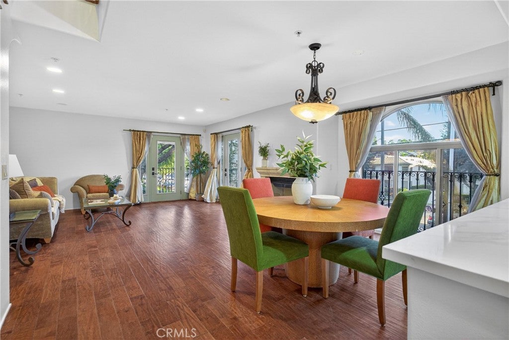 4301 Los Feliz 12