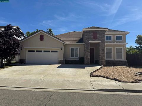 Photo of 2000 Cinnamon Ridge Dr, Oakley, CA 94561 (MLS # 41131092)