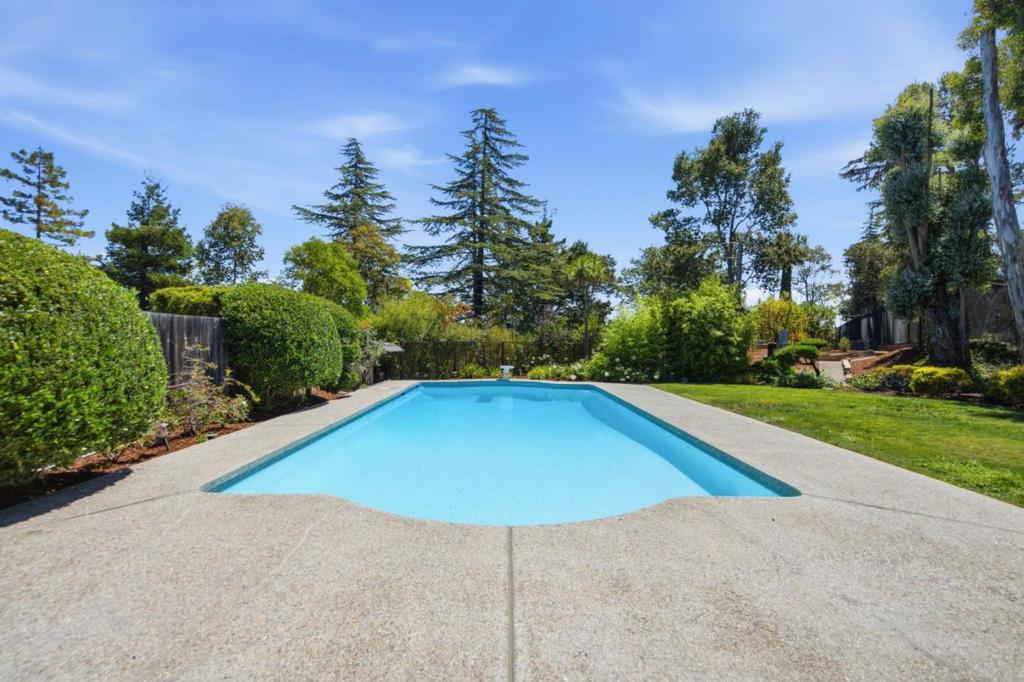 886 Heather Drive