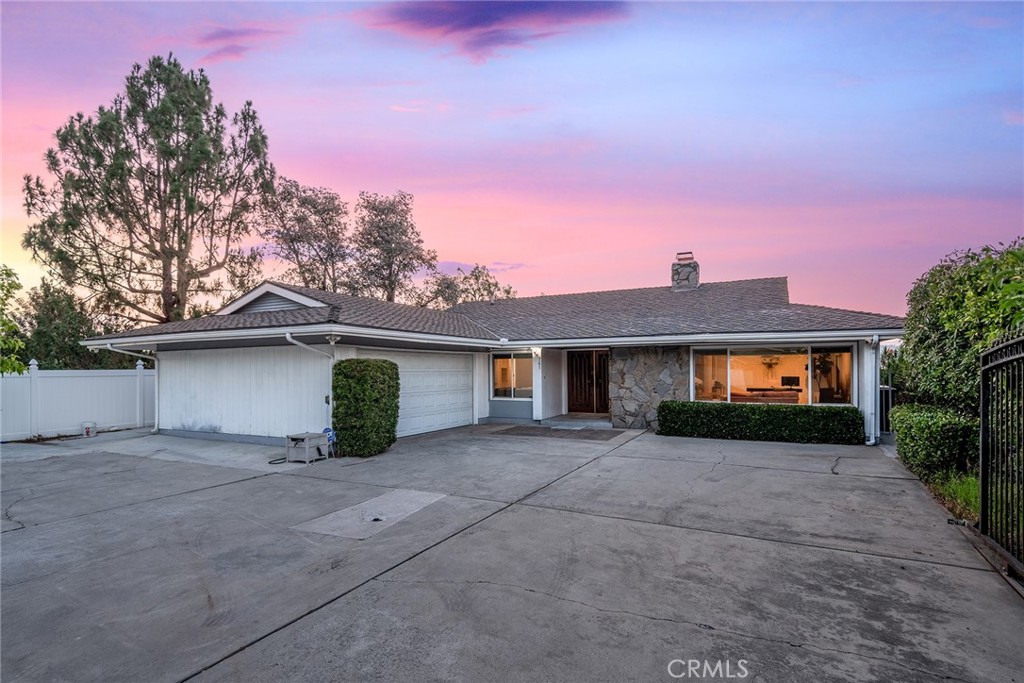 761 W Country Hills Drive