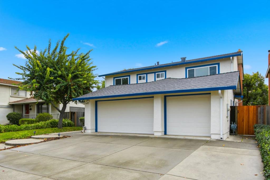 Properties 2 6571 Catamaran Street