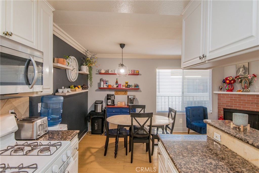 7045 Woodley Avenue 218