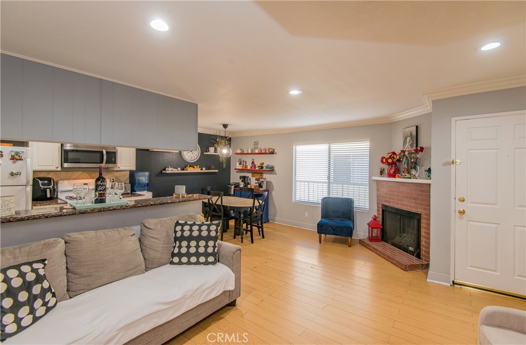 7045 Woodley Avenue 218