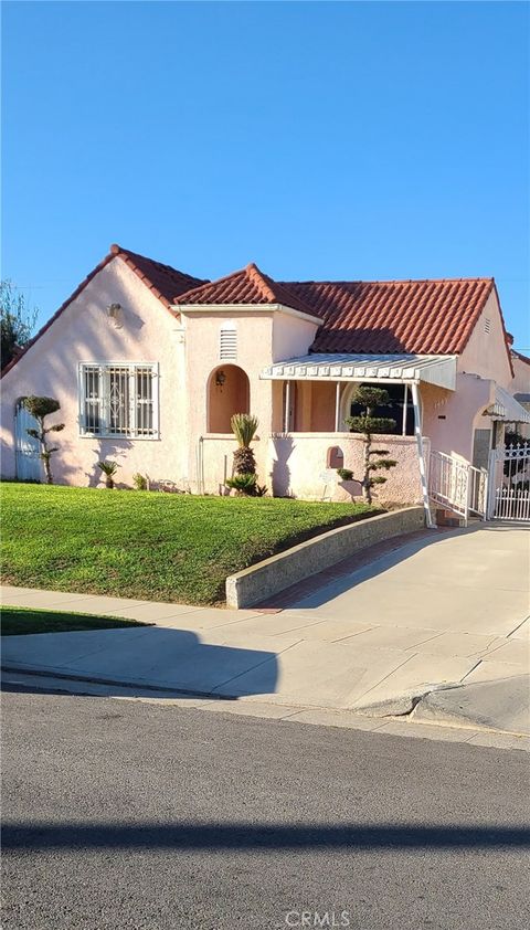 Photo of 1449 W 81st Street, Los Angeles, CA 90047 (MLS # SR25229318)