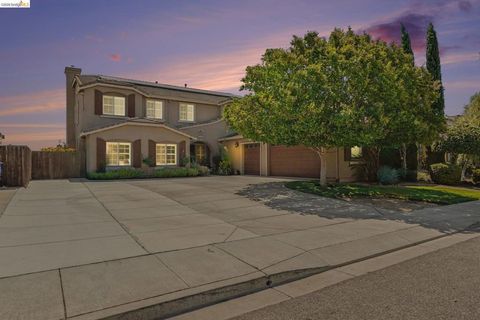 Photo of 106 Little Ranch CIR, Oakley, CA 94561 (MLS # 41139776)