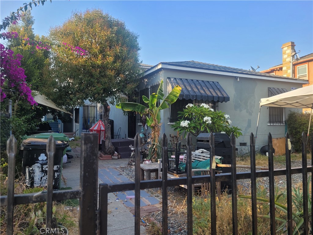 This property has great potential close to USC. Each unit has each separate garage. Great for investor or first time buyer. Call for information. One unit will be delivered vacant.