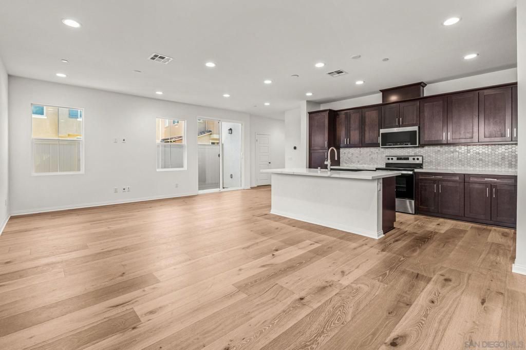 Photo of 505 Pinedale St, Vista, CA 92081 (MLS # 260008421SD)