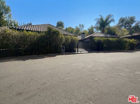 4900 Queen Victoria Road Woodland Hills CA 91364