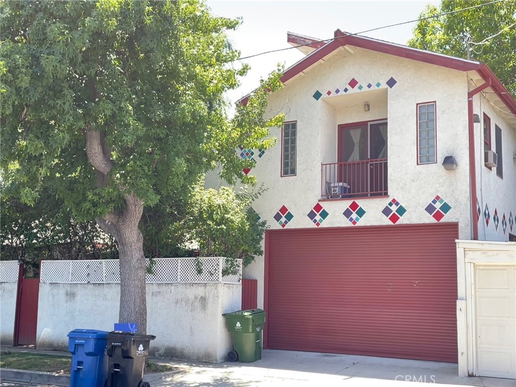 Charming Artistic Loft in Prime Sherman Oaks
5257 Sylmar Ave, Sherman Oaks, CA
Step into this charming, bohemian loft located in a serene, tree-lined neighborhood in the heart of Sherman Oaks. Situated at 5257 Sylmar Ave, this unique second-story, top floor unit is brimming with personality, character, and artistic touches that give it both warmth and style. A perfect blend of modern living and old-school charm.
With soaring ceilings, expansive windows, and natural light pouring in from every angle, the open-concept layout exudes a bright, airy feel. Exposed beams, eclectic finishes, and rich textures create a relaxed yet sophisticated vibe that is both creative and inviting. The artistic details throughout bring personality to every corner of the space, making it feel like home from the moment you walk in.
This cozy upstairs studio is perfect for those seeking a personal retreat or a creative workspace. The full kitchen includes, a fridge, oven /stove, open shelving, that provides ample space for cooking or entertaining.
Step outside onto the Romeo & Juliet balcony to enjoy your morning coffee or evening cocktails while soaking in the neighborhood’s relaxed ambiance. A fantastic walkable location, this studio / loft offers both comfort and convenience.
Just minutes from Ventura Blvd’s trendy shops, cafes, and boutiques, this charming loft is a rare find that perfectly blends artistic style, old-school charm, and modern practicality in one of the Valley’s most desirable areas.
Offered at $2500.00 per month— Come discover this eclectic gem at 5257 Sylmar Ave today.
