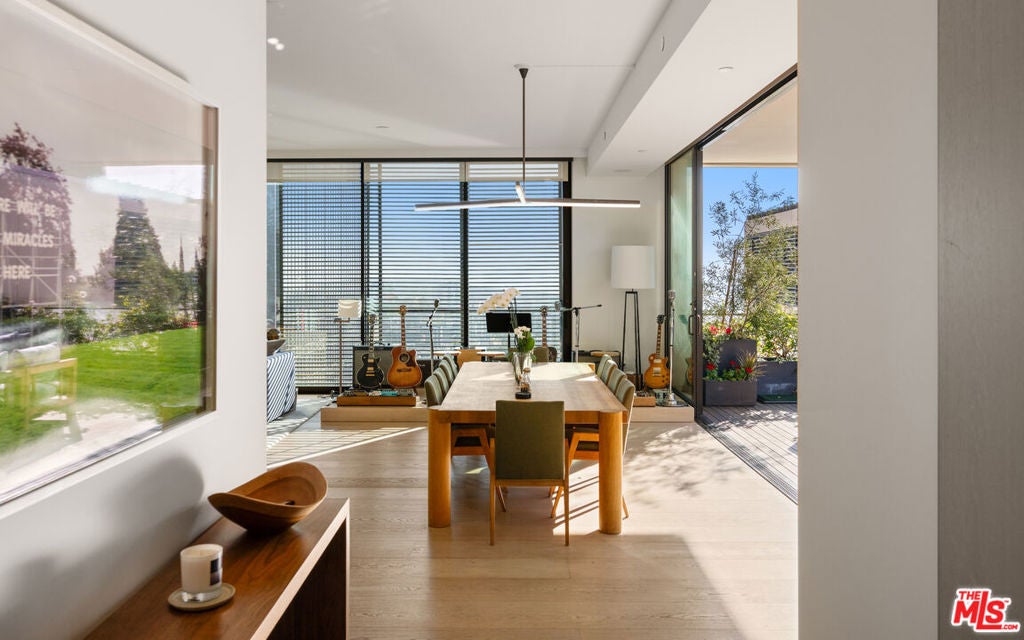 9040 W Sunset Boulevard 1004
