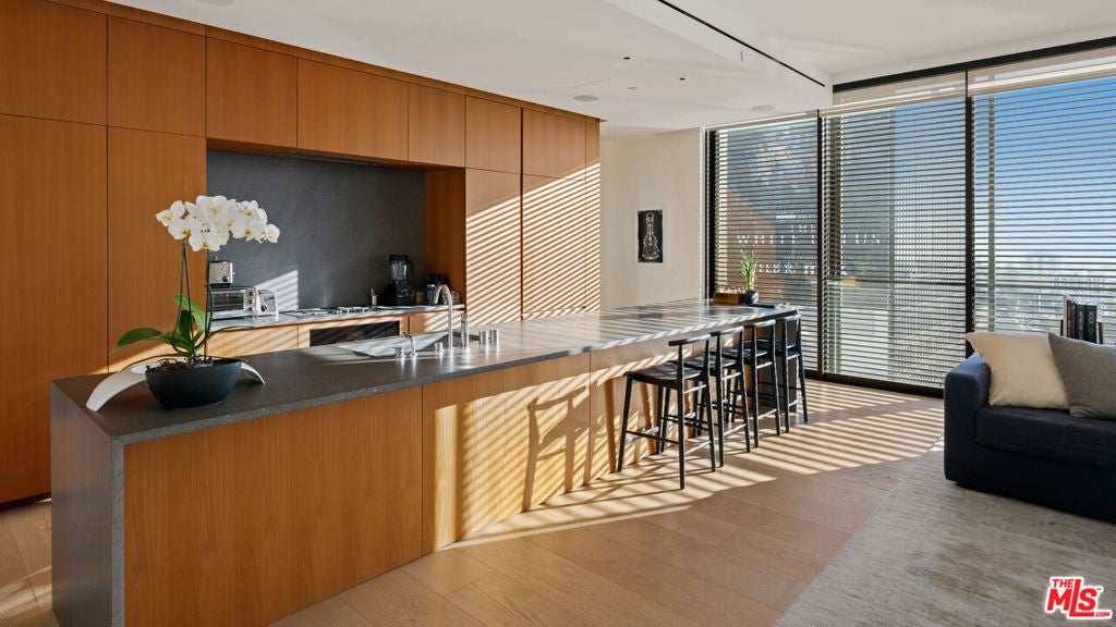 9040 W Sunset Boulevard 1004