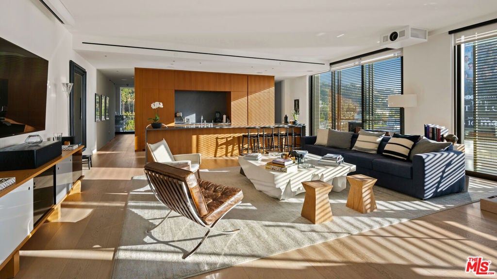 9040 W Sunset Boulevard 1004