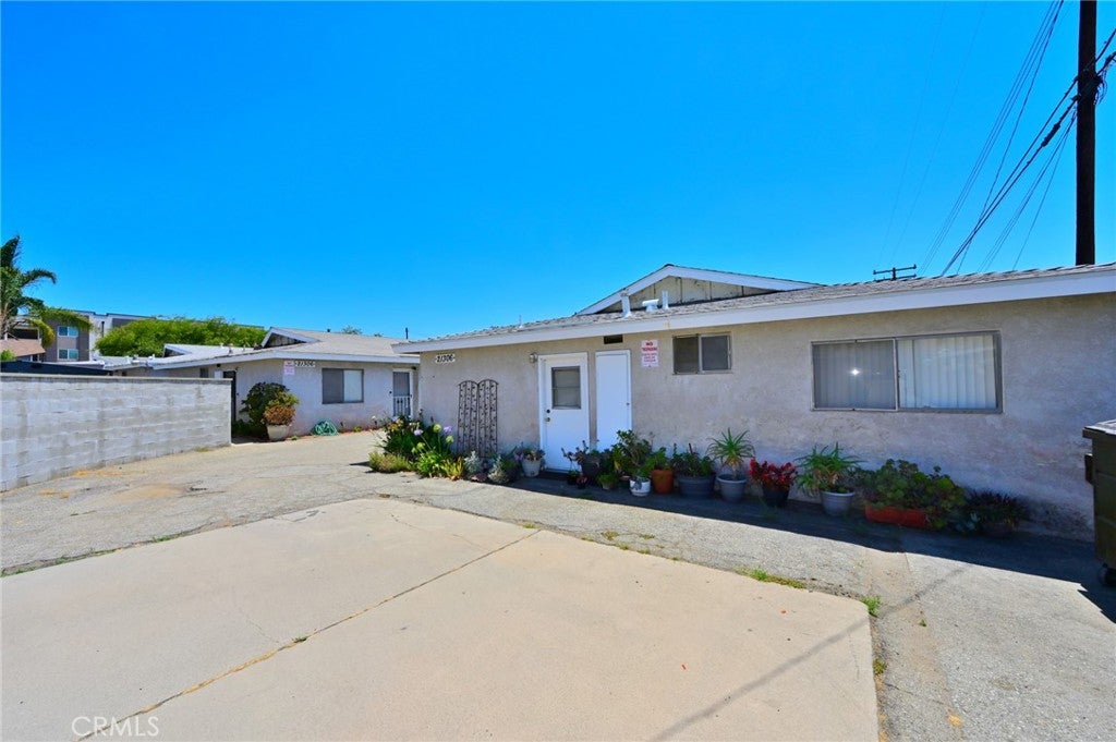 21306 E Arrow