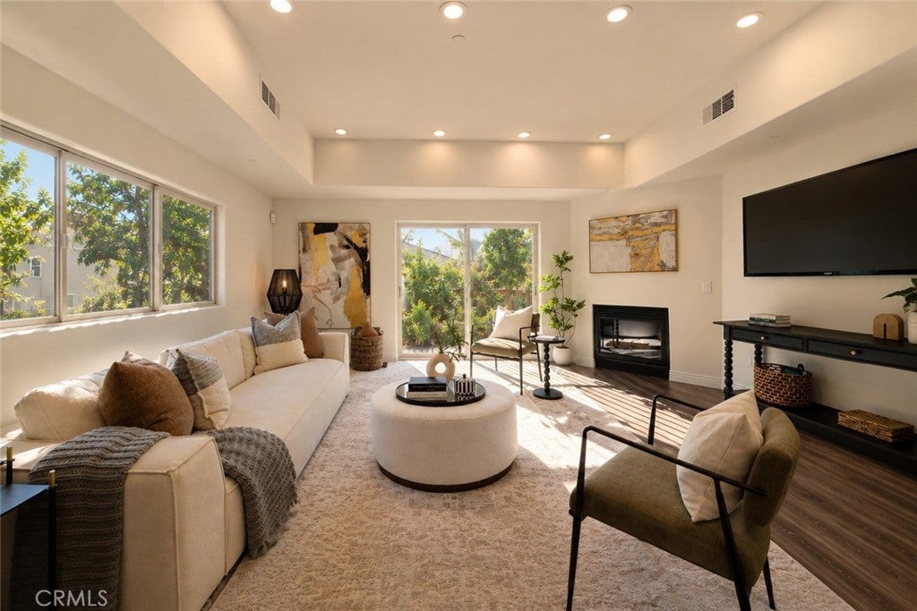 14702 Magnolia Boulevard 105