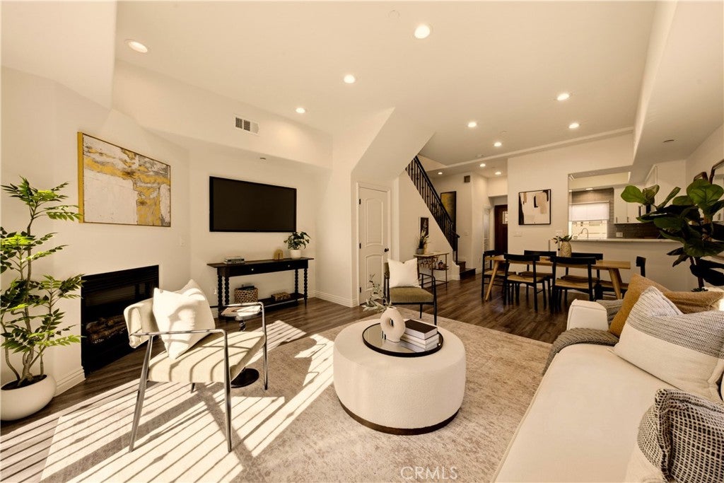 14702 Magnolia Boulevard 105