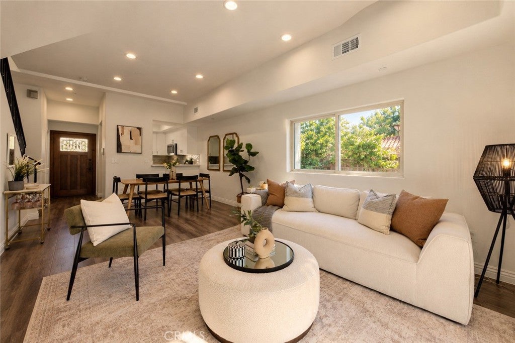 14702 Magnolia Boulevard 105