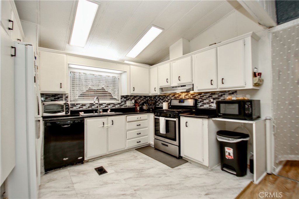 62475 29 Palms Highway 26