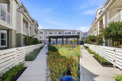 Photo of 130 Oak Circle, Walnut Creek, CA 94597 (MLS # ML82061518)