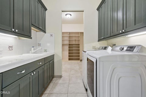 Tiny photo for 747 Barr Highland Lane, Ventura, CA 93004 (MLS # V1-38888)
