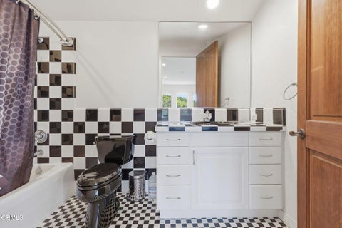 Tiny photo for 747 Barr Highland Lane, Ventura, CA 93004 (MLS # V1-38888)