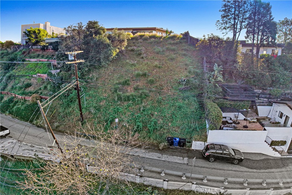 8220 Mannix Drive