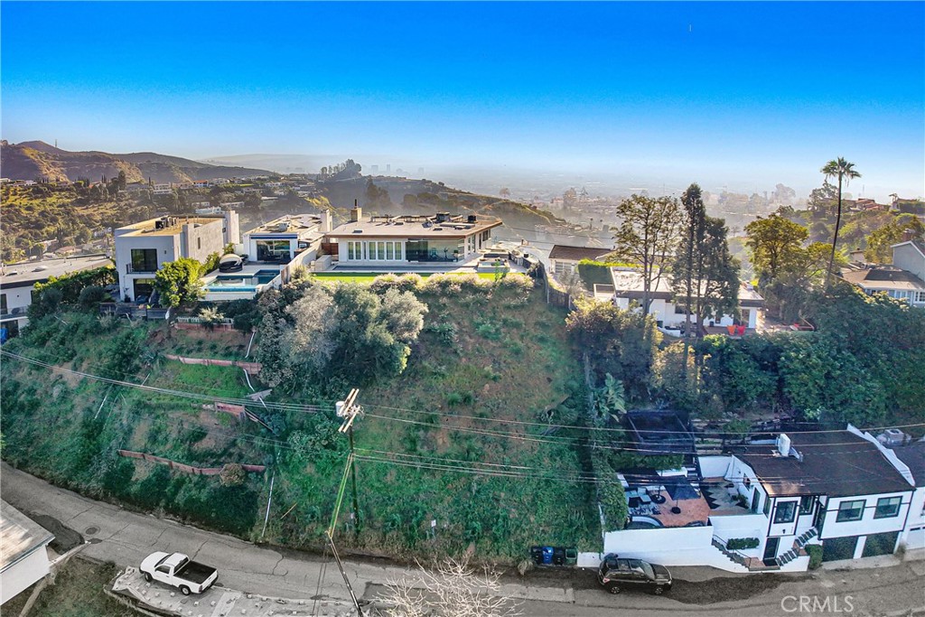 8220 Mannix Drive