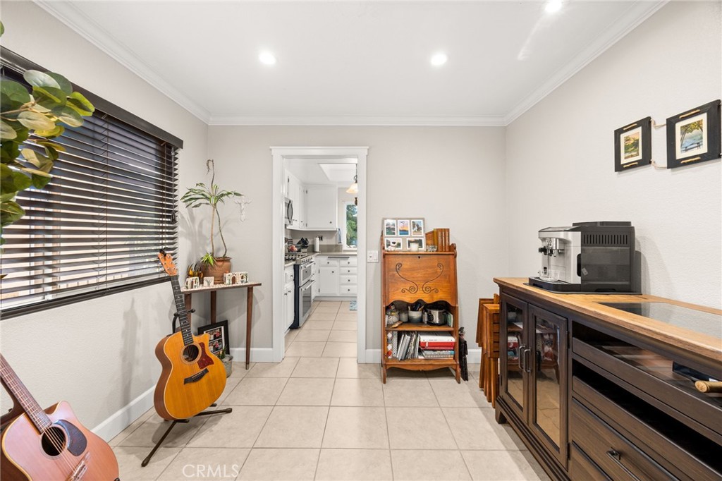La Verne, California, 91750, United States, 3 Bedrooms Bedrooms, ,2 BathroomsBathrooms,Residential,Active,2045034