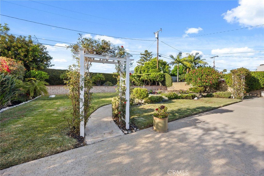 La Verne, California, 91750, United States, 3 Bedrooms Bedrooms, ,2 BathroomsBathrooms,Residential,Active,2045034