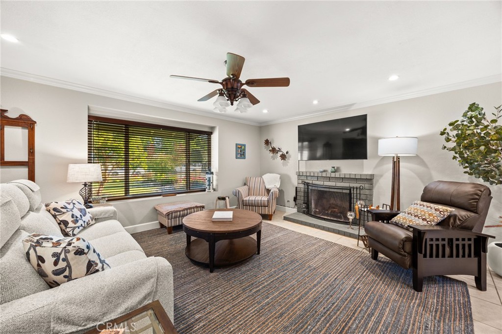La Verne, California, 91750, United States, 3 Bedrooms Bedrooms, ,2 BathroomsBathrooms,Residential,Active,2045034