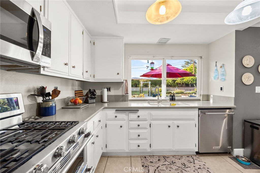 La Verne, California, 91750, United States, 3 Bedrooms Bedrooms, ,2 BathroomsBathrooms,Residential,Active,2045034