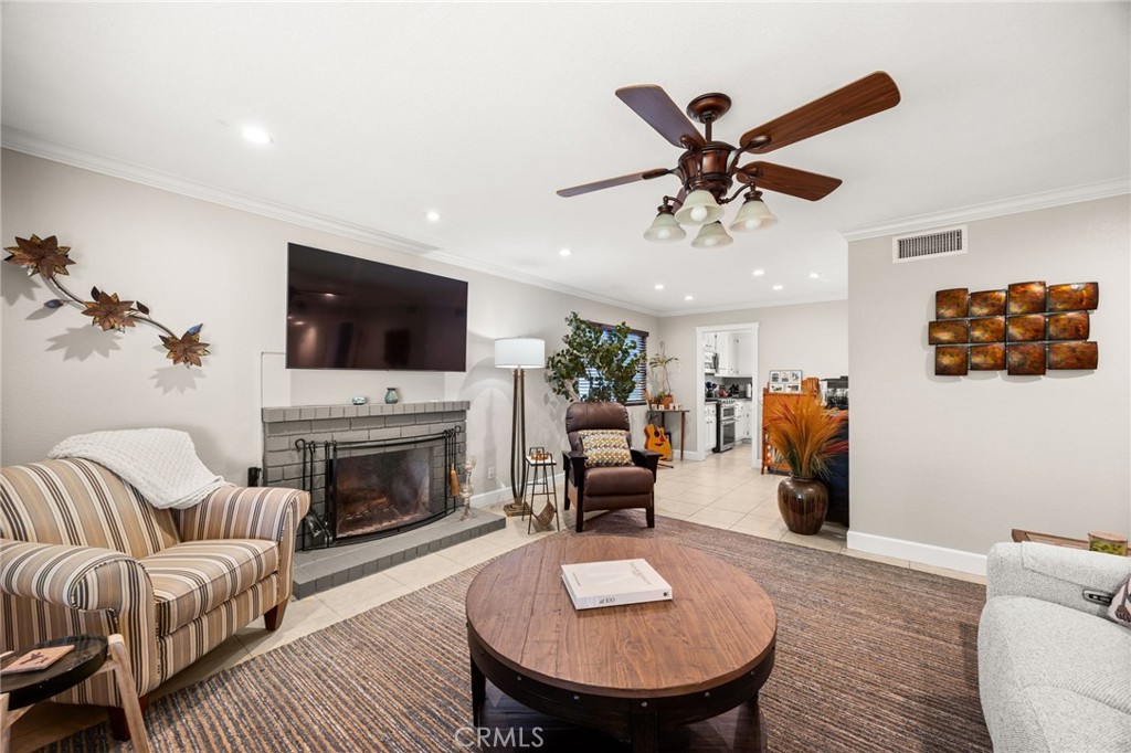 La Verne, California, 91750, United States, 3 Bedrooms Bedrooms, ,2 BathroomsBathrooms,Residential,Active,2045034